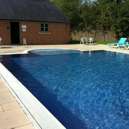 Castleford Cottage , Lowermill Estate Somerford Keynes エクステリア 写真