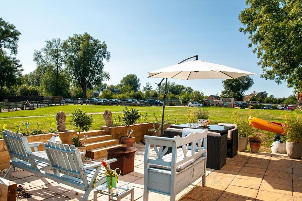 Castleford Cottage , Lowermill Estate Somerford Keynes エクステリア 写真